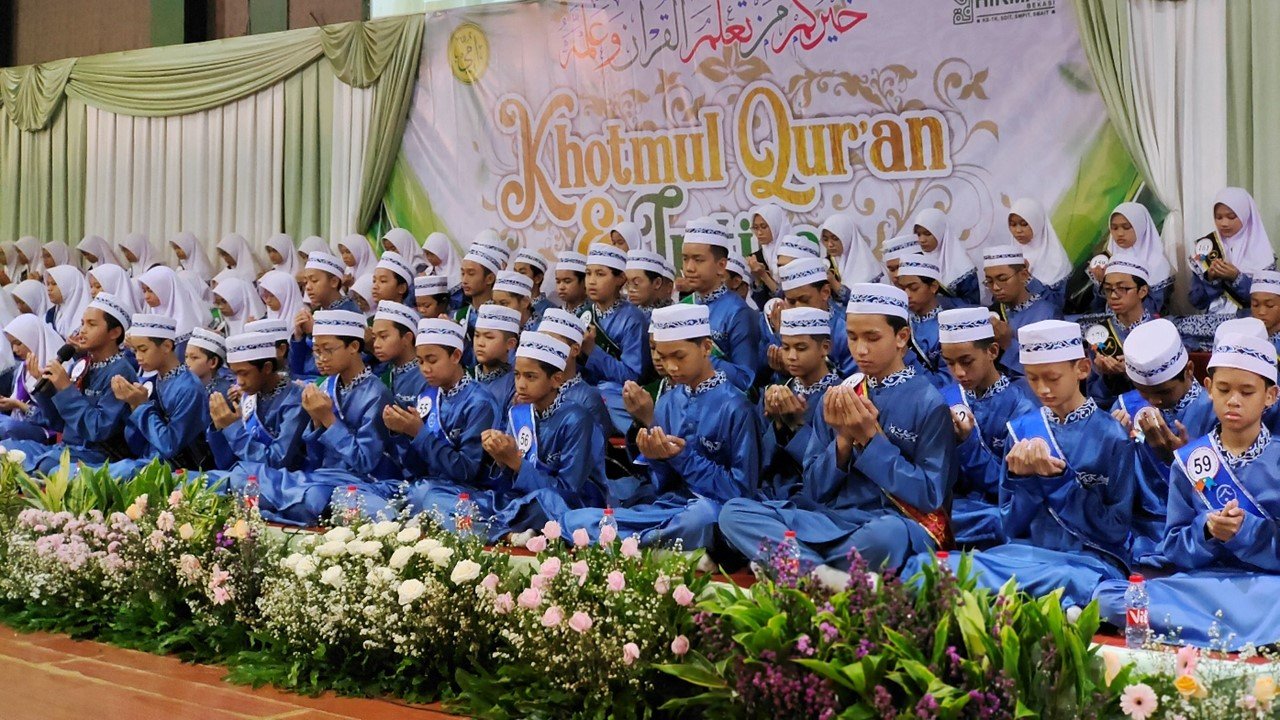 SMPIT Nur Hikmah, wisuda 188 siswa Hafidz Qur’an juz 1 -7 dan 28 – 30