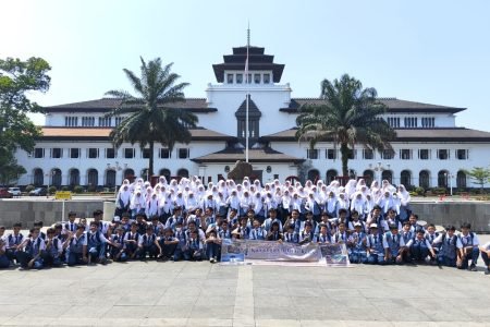 Field trip, SMPIT Nur Hikmah ke lembang dan Gedung Sate bandung