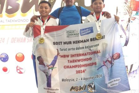 Dua siswa SDIT Nur Hikmah Raih Medali Emas Pada Malaysia Taekwondo Championship 2024