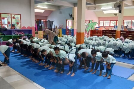 Pembelajaran Salat Terpadu KBTK Islam Nur Hikmah, Latih Anak Sejak Dini Cinta Ibadah