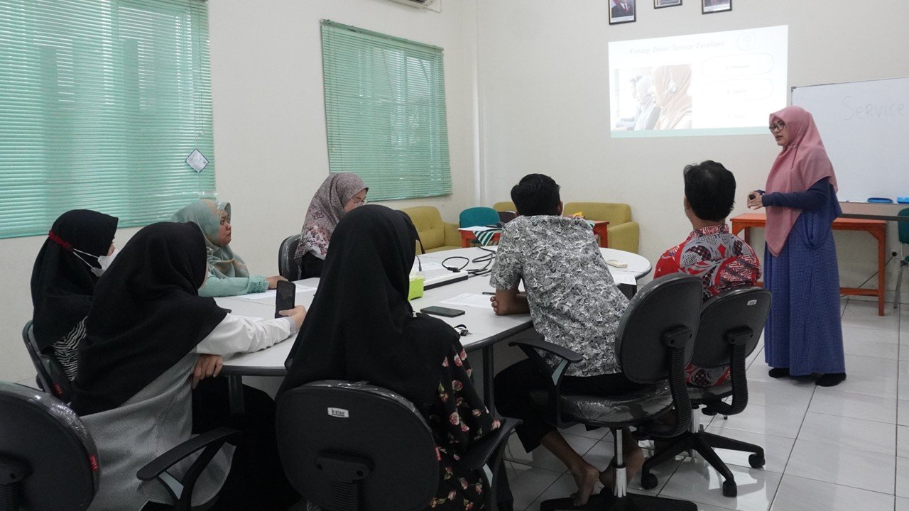 Menguatkan Layanan Prima: Front Office Nur Hikmah Ikuti Pelatihan Service Excellent