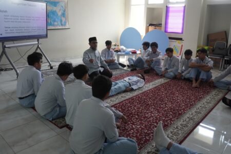 Belajar Fardhu Kifayah Sejak Dini: Siswa SMAIT Nur Hikmah Ikuti Dauroh Janaiz di Bulan Ramadhan