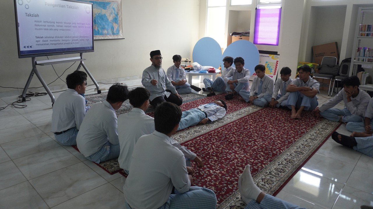 Belajar Fardhu Kifayah Sejak Dini: Siswa SMAIT Nur Hikmah Ikuti Dauroh Janaiz di Bulan Ramadhan