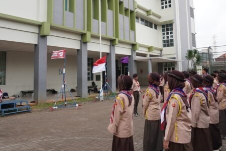 Menapak Jejak Pahlawan: Pramuka SMAIT Nur Hikmah Laksanakan Kenaikan Tingkat Laksana di Lubang Buaya