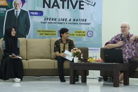 Speak Like a Native: Antusiasme Siswa SMAIT Nur Hikmah Belajar Langsung dari Native Speaker