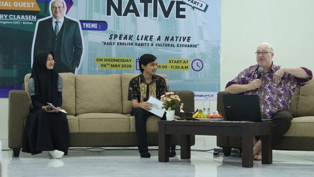 Speak Like a Native: Antusiasme Siswa SMAIT Nur Hikmah Belajar Langsung dari Native Speaker