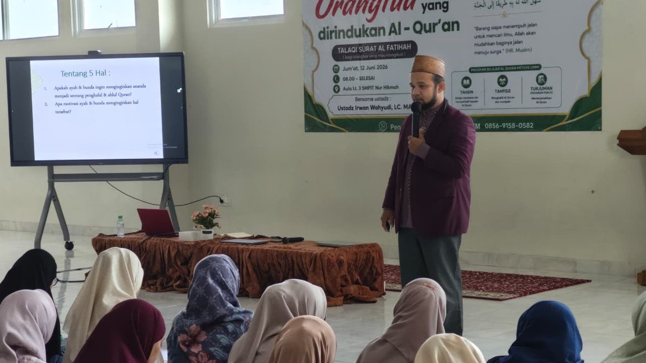 Keluarga yang Dirindukan Al-Qur’an: Orang Tua Siswa Nur Hikmah Ikuti Pengajian dan Talaqi Al-Fatihah