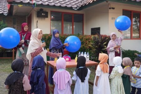 Serunya MPLS di KB-TK Islam Nur Hikmah Bekasi, Mandi Busa Jadi Momen Belajar yang Penuh Keceriaan