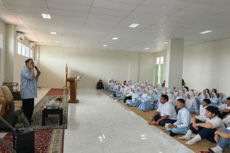 Menemukan Arah, Menjaga Diri: SMAIT Nur Hikmah Hadirkan Kak Sinyo Egie dalam Seminar Remaja